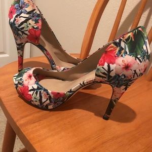 Floral peep toe heel